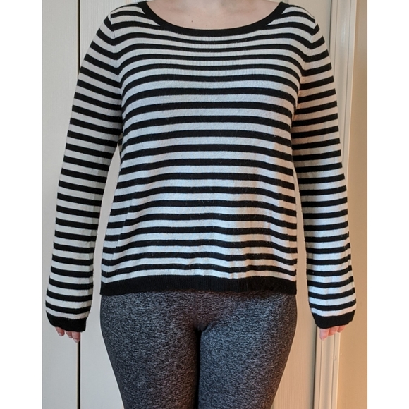 Cupcakes & Cashmere Back Button Sweater Top - Picture 6 of 7